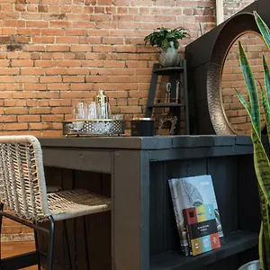 Stunning Old Port Lofts Appartement